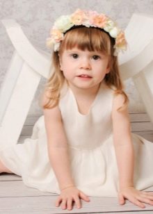 Зачіски з обідком для дівчаток (51 фото): як зробити красиву дитячу зачіску з обідком з квітів покроково? Особливості та поради по виконанню