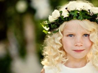 Зачіски з обідком для дівчаток (51 фото): як зробити красиву дитячу зачіску з обідком з квітів покроково? Особливості та поради по виконанню