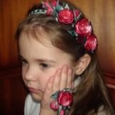 Зачіски з обідком для дівчаток (51 фото): як зробити красиву дитячу зачіску з обідком з квітів покроково? Особливості та поради по виконанню