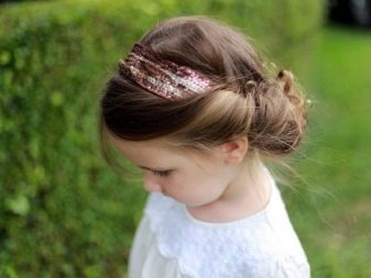 Зачіски з обідком для дівчаток (51 фото): як зробити красиву дитячу зачіску з обідком з квітів покроково? Особливості та поради по виконанню