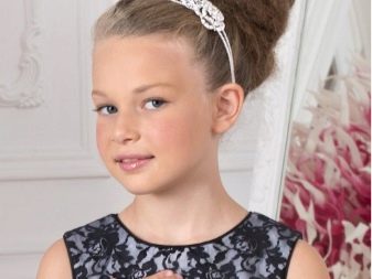 Зачіски з обідком для дівчаток (51 фото): як зробити красиву дитячу зачіску з обідком з квітів покроково? Особливості та поради по виконанню