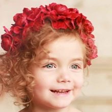 Зачіски з обідком для дівчаток (51 фото): як зробити красиву дитячу зачіску з обідком з квітів покроково? Особливості та поради по виконанню