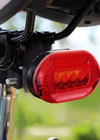 Задній ліхтар на велосипед: огляд велофонарей Blackburn Mars Click. Як вибрати USB-ліхтар з поворотниками, лазерної доріжкою і камерою на багажник і крило?