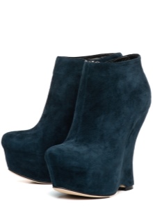 Замшеві ботильйони на танкетці (53 фото): з чим носити зимові моделі з замши