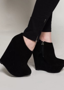Замшеві ботильйони на танкетці (53 фото): з чим носити зимові моделі з замши