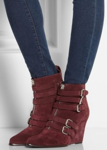 Замшеві ботильйони на танкетці (53 фото): з чим носити зимові моделі з замши