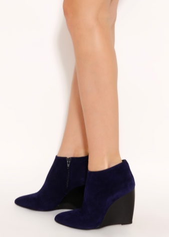 Замшеві ботильйони на танкетці (53 фото): з чим носити зимові моделі з замши