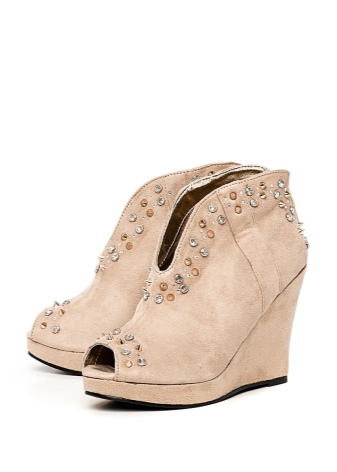 Замшеві ботильйони на танкетці (53 фото): з чим носити зимові моделі з замши