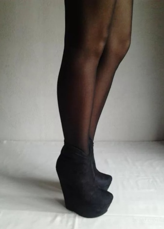 Замшеві ботильйони на танкетці (53 фото): з чим носити зимові моделі з замши