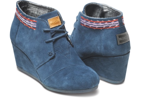 Замшеві ботильйони на танкетці (53 фото): з чим носити зимові моделі з замши