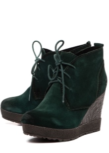 Замшеві ботильйони на танкетці (53 фото): з чим носити зимові моделі з замши