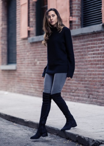 Замшеві чоботи без каблука (52 фото): з чим носити високі сірі і чорні довгі і короткі жіночі моделі із замші