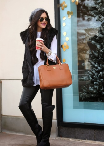 Замшеві чоботи без каблука (52 фото): з чим носити високі сірі і чорні довгі і короткі жіночі моделі із замші