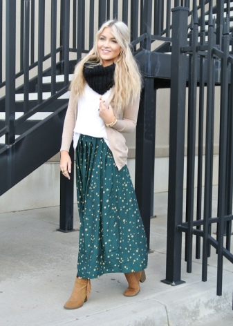 Замшеві чоботи без каблука (52 фото): з чим носити високі сірі і чорні довгі і короткі жіночі моделі із замші