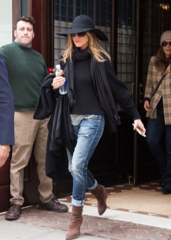 Замшеві чоботи на підборах (56 фото): з чим носити жіночі високі бежеві моделі