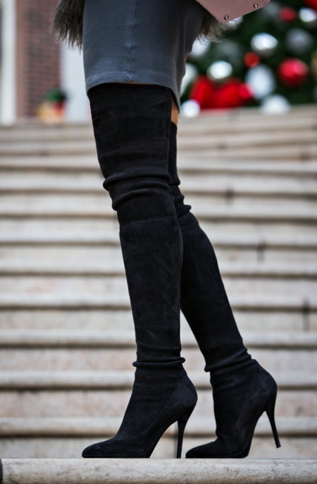 Замшеві чоботи на підборах (56 фото): з чим носити жіночі високі бежеві моделі