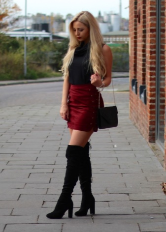 Замшеві чоботи на підборах (56 фото): з чим носити жіночі високі бежеві моделі