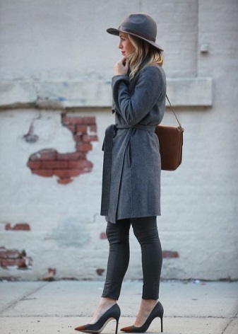 Замшеві туфлі на підборах (66 фото): жіночі моделі на середньому товстому і низькому каблуці, чорні, сині, сірі і бежеві з замші