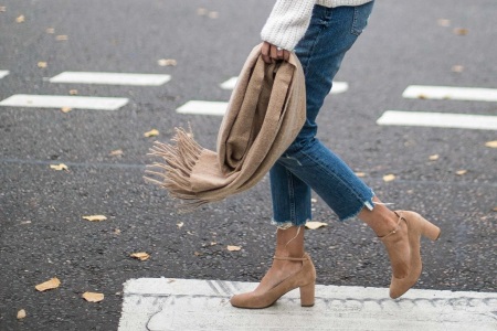 Замшеві туфлі на підборах (66 фото): жіночі моделі на середньому товстому і низькому каблуці, чорні, сині, сірі і бежеві з замші