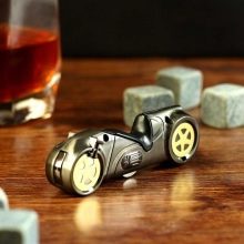 Запальнички у подарунок чоловікові: красиві газові моделі з гравіюванням, особливості вибору