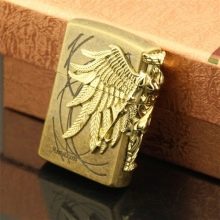 Запальнички у подарунок чоловікові: красиві газові моделі з гравіюванням, особливості вибору