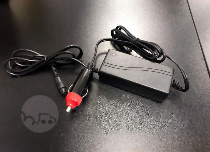 Зарядні пристрої для гироскутеров: як виглядає роз’єм для універсальної зарядки? Чому зарядний пристрій горить зеленим світлом?