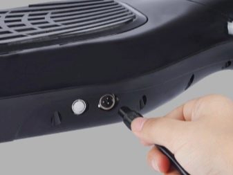 Зарядні пристрої для гироскутеров: як виглядає роз’єм для універсальної зарядки? Чому зарядний пристрій горить зеленим світлом?