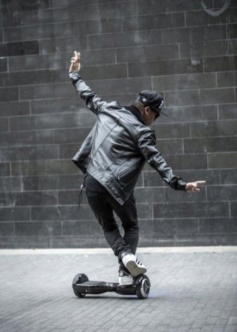 Зарядні пристрої для гироскутеров: як виглядає роз’єм для універсальної зарядки? Чому зарядний пристрій горить зеленим світлом?