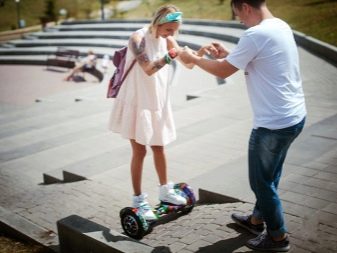 Зарядні пристрої для гироскутеров: як виглядає роз’єм для універсальної зарядки? Чому зарядний пристрій горить зеленим світлом?