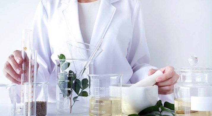 Засоби для сухого волосся: зволожуючий кондиціонер і спрей для дуже сухого волосся, сироватка проти ламкості і відновлення фарбованого волосся