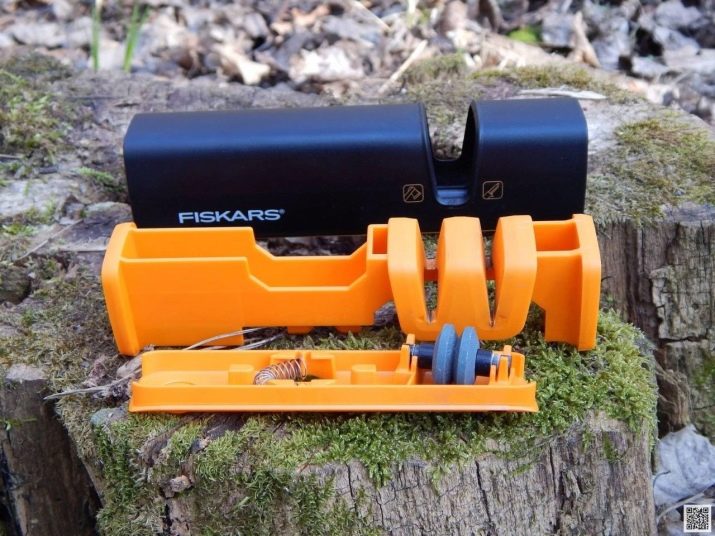 Заточка ножів: як правильно точити кухонні ножі своїми руками? Як заточити лезо в домашніх умовах до бритвеної гостроти? Чим краще їх нагострити будинку?