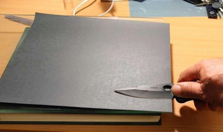 Заточка ножів: як правильно точити кухонні ножі своїми руками? Як заточити лезо в домашніх умовах до бритвеної гостроти? Чим краще їх нагострити будинку?