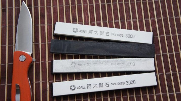 Заточка ножів: як правильно точити кухонні ножі своїми руками? Як заточити лезо в домашніх умовах до бритвеної гостроти? Чим краще їх нагострити будинку?