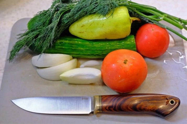 Заточка ножів: як правильно точити кухонні ножі своїми руками? Як заточити лезо в домашніх умовах до бритвеної гостроти? Чим краще їх нагострити будинку?