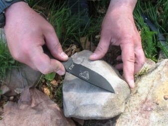 Заточка ножів: як правильно точити кухонні ножі своїми руками? Як заточити лезо в домашніх умовах до бритвеної гостроти? Чим краще їх нагострити будинку?