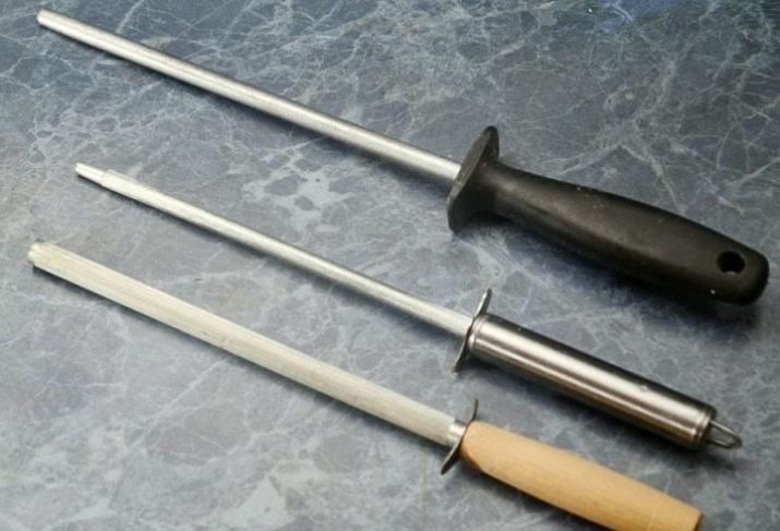 Заточка ножів: як правильно точити кухонні ножі своїми руками? Як заточити лезо в домашніх умовах до бритвеної гостроти? Чим краще їх нагострити будинку?