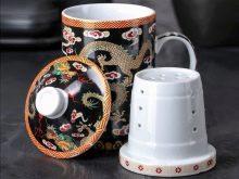 Заварочная гуртка з ситом: як вибрати чашку для заварювання чаю з кришкою і керамічних або порцелянових ситечком?