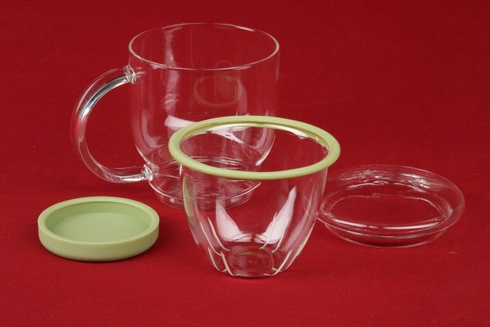 Заварочная гуртка з ситом: як вибрати чашку для заварювання чаю з кришкою і керамічних або порцелянових ситечком?