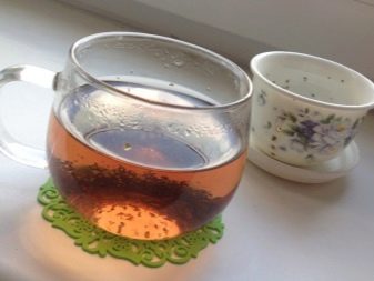 Заварочная гуртка з ситом: як вибрати чашку для заварювання чаю з кришкою і керамічних або порцелянових ситечком?