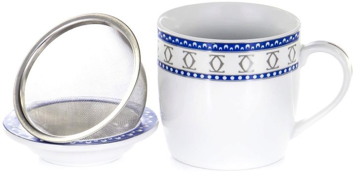 Заварочная гуртка з ситом: як вибрати чашку для заварювання чаю з кришкою і керамічних або порцелянових ситечком?