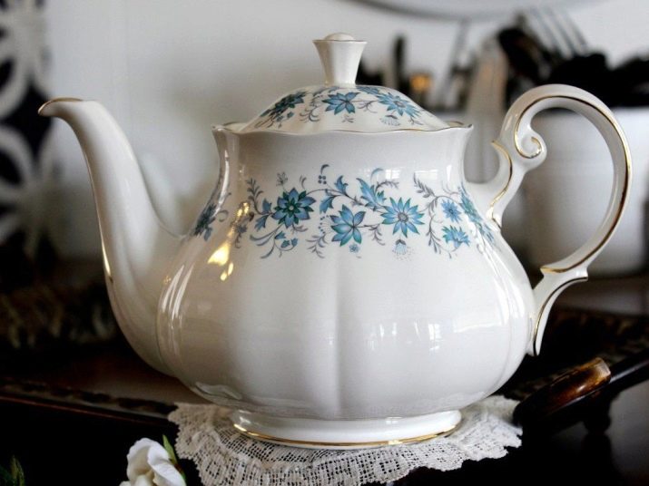 заварювальні чайники Фарфорові: білі дулевские чайники з ситечком для заварки чаю, чайники «Імператорський фарфор»
