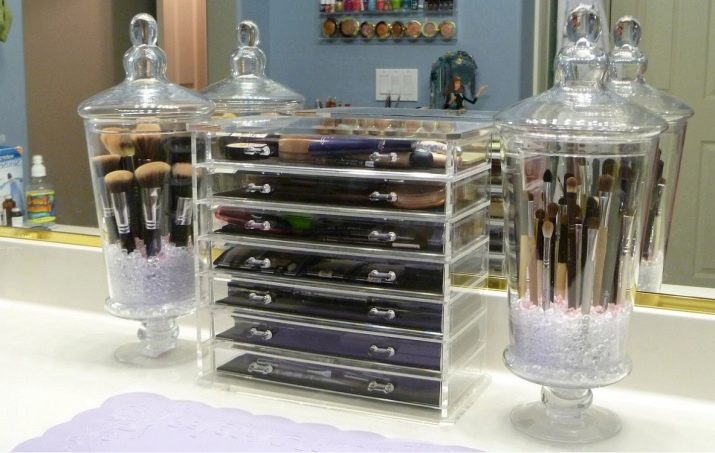 Зберігання косметики: де правильно зберігати вдома? Стандартні умови зберігання парфумерної та косметичної продукції, використання контейнерів і коробок