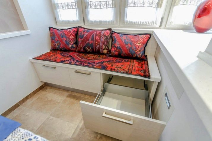 Зберігання на балконі і лоджії (53 фото): ідеї організації системи зберігання речей і взуття, овочів і банок. Вибір місця для функціональної зони