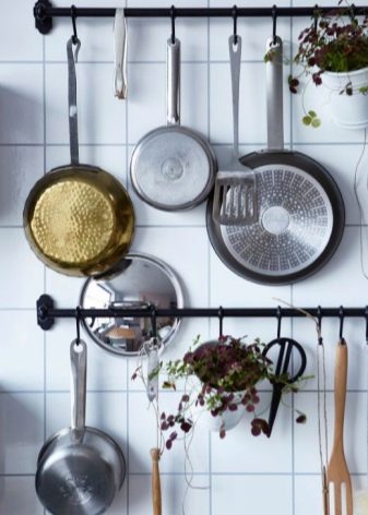 Зберігання сковорідок: вибір підставки. Опис органайзерів і тримачів для зберігання сковорідок на кухні