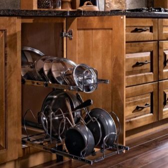 Зберігання сковорідок: вибір підставки. Опис органайзерів і тримачів для зберігання сковорідок на кухні