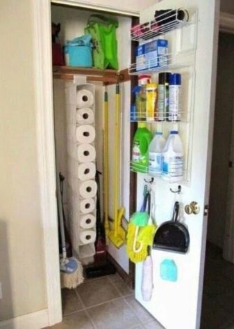 Зберігання у ванній кімнаті (43 фото): системи зберігання рушників і іграшок, ідеї організації простору та оптимальні рішення