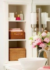 Зберігання у ванній кімнаті (43 фото): системи зберігання рушників і іграшок, ідеї організації простору та оптимальні рішення
