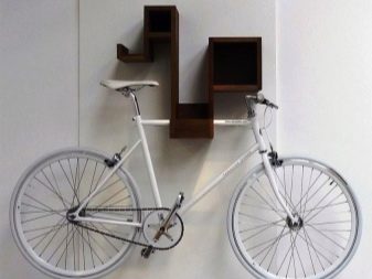 Зберігання велосипедів: як зберігати в під’їзді і гаражі? Особливості сезонного зберігання взимку. Чи можна зберігати в загальному коридорі і на сходовому майданчику?