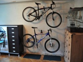 Зберігання велосипедів: як зберігати в під’їзді і гаражі? Особливості сезонного зберігання взимку. Чи можна зберігати в загальному коридорі і на сходовому майданчику?