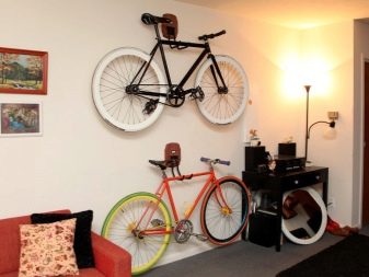 Зберігання велосипедів: як зберігати в під’їзді і гаражі? Особливості сезонного зберігання взимку. Чи можна зберігати в загальному коридорі і на сходовому майданчику?